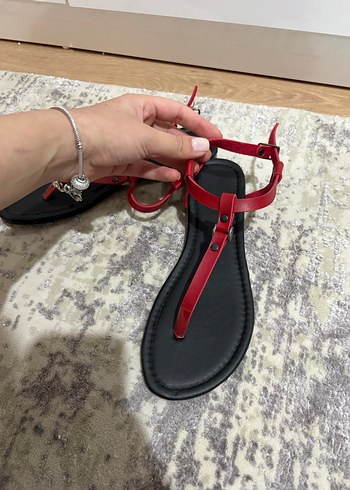 Kırmızı Sandalet - Görsel 3