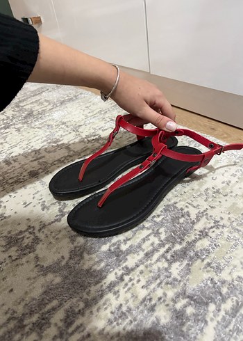 Kırmızı Sandalet - Görsel 2
