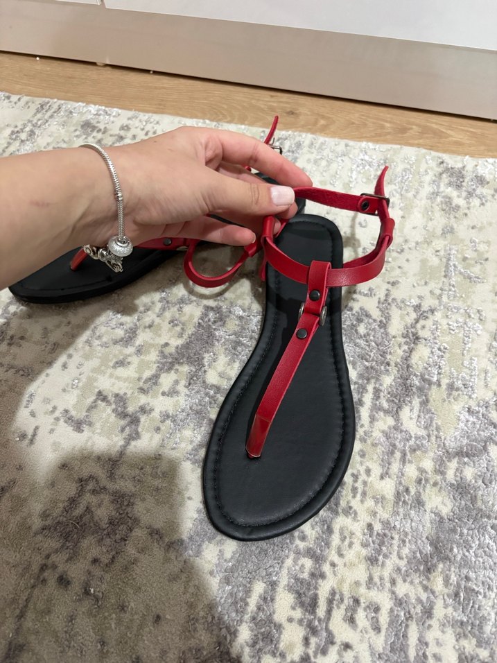 Kırmızı Sandalet - Görsel 3