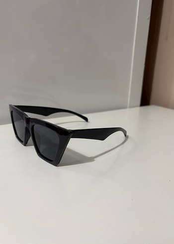 Kadın Siyah Minimalist Gotik Güneş Gözlüğü - Görsel 2