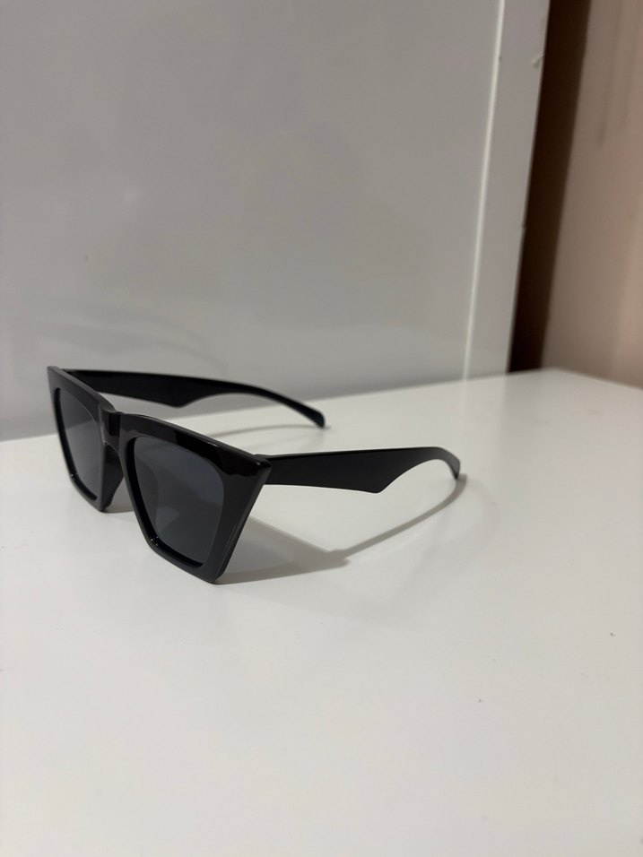 Kadın Siyah Minimalist Gotik Güneş Gözlüğü - Görsel 2
