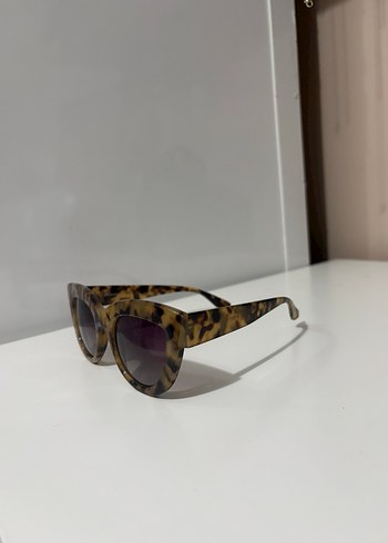 Şeffaf Kollarıyla Kahverengi Kadın Güneş Gözlüğü - Görsel 3