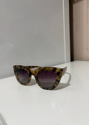 Şeffaf Kollarıyla Kahverengi Kadın Güneş Gözlüğü - Görsel 2