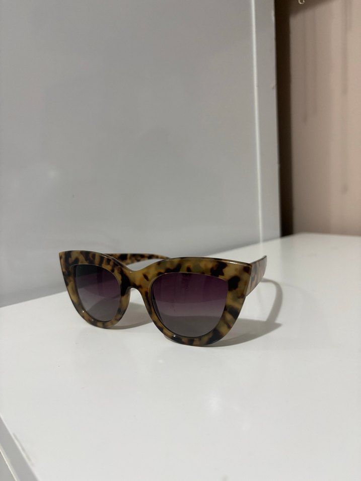 Şeffaf Kollarıyla Kahverengi Kadın Güneş Gözlüğü - Görsel 2