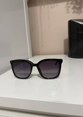 Şeffaf Siyah Minimalist Kadın Güneş Gözlüğü - Görsel 2