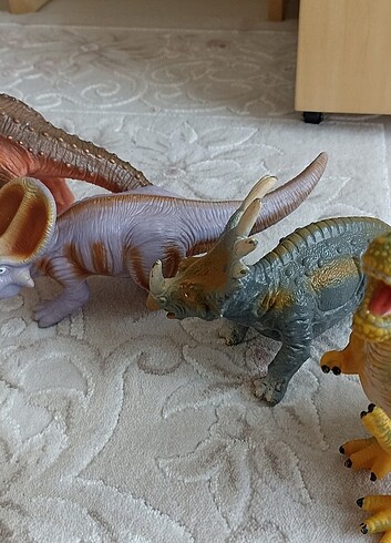  Oyuncak dinozorlar 