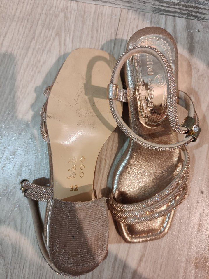 Klasik Şıklıkta Altın Tokalı Topuklu çocuk Ayakkabı - Görsel 3