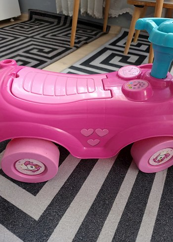 Pembe Renkli Oyuncak Araba