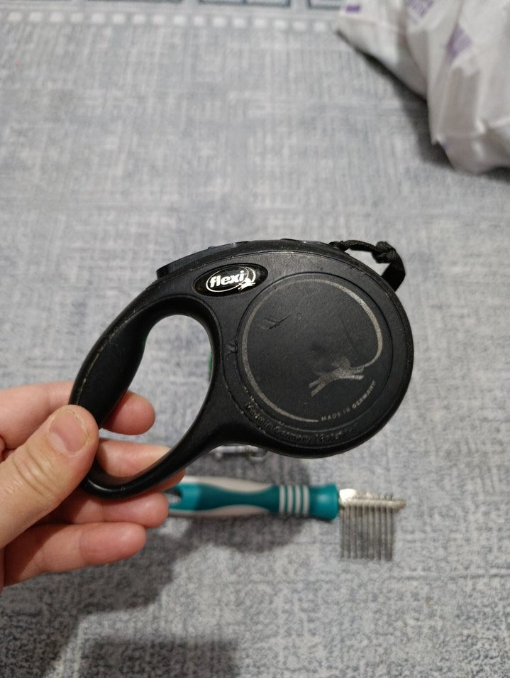 Gri Tasma, Yeşil Poop Torbası ve Tüy Tarağı - Görsel 2