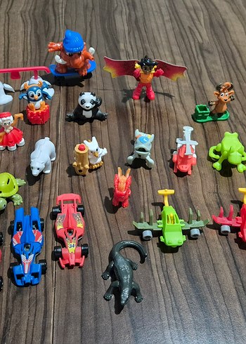 Renkli Mini Oyuncak Figürler ve Araçlar - Görsel 2