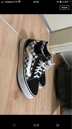 Damalı vans