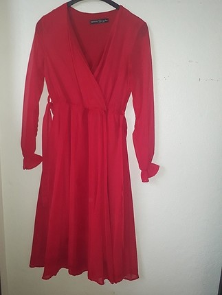 Kırmızı midi boy elbise 
