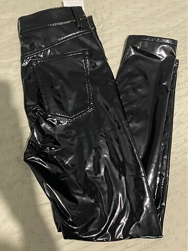 Pull and bear vinil skinny fit pantalon
