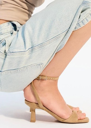 Bileği kemerli topuklu sandalet - Görsel 3