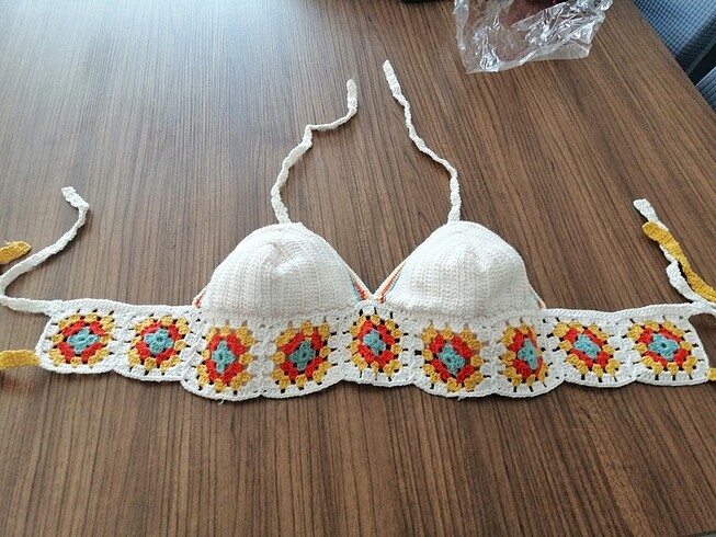 El örgüsü bikini üstü