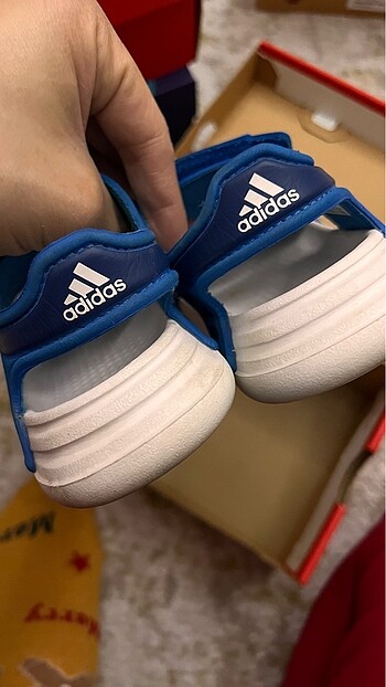 26 Beden Adidas çocuk sandalet