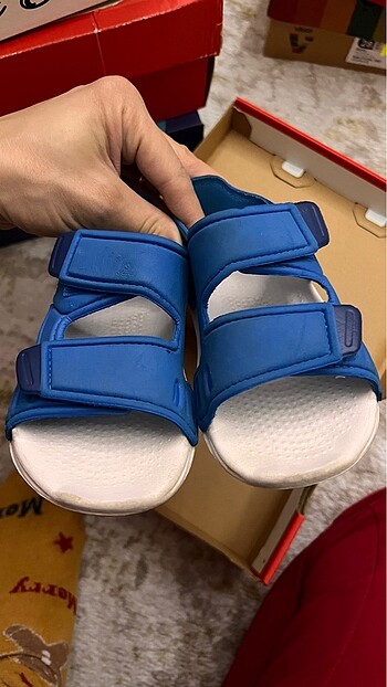26 Beden mavi Renk Adidas çocuk sandalet