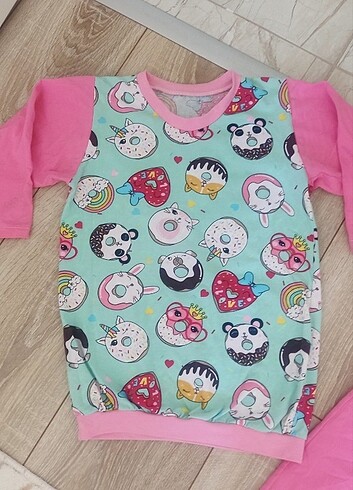 Diğer 3/4 yaş uyumlu pijama takimi