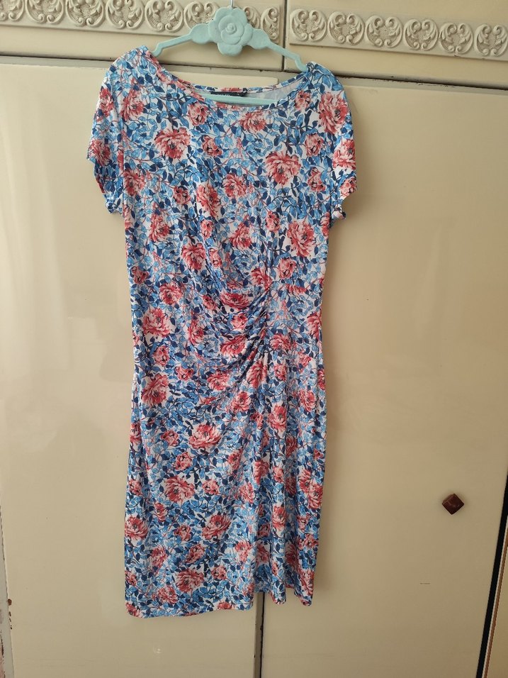 Çiçek Desenli Kısa Kollu Midi Elbise - Görsel 3