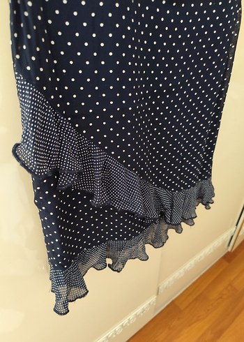 Kolsuz, V Yaka, Midi Puantiyeli Elbise - Görsel 7