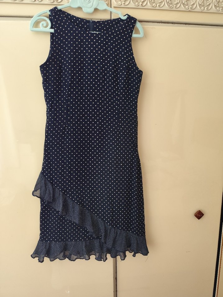 Kolsuz, V Yaka, Midi Puantiyeli Elbise - Görsel 3