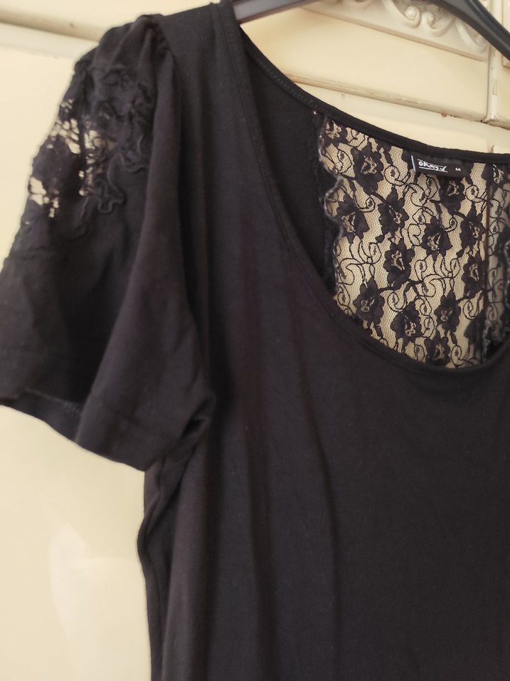 Dantel Detaylı Siyah V Yaka Midi Elbise - Görsel 3