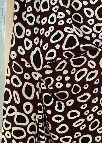 Drapeli V Yaka Desenli Kahverengi Uzun Elbise - Görsel 2