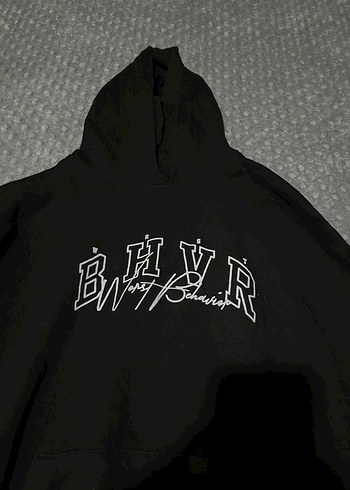Beyaz Baskılı Siyah Kapüşonlu Sweatshirt - Görsel 4