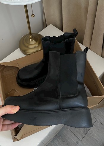 Siyah Deri Fabrika Bot - Görsel 5