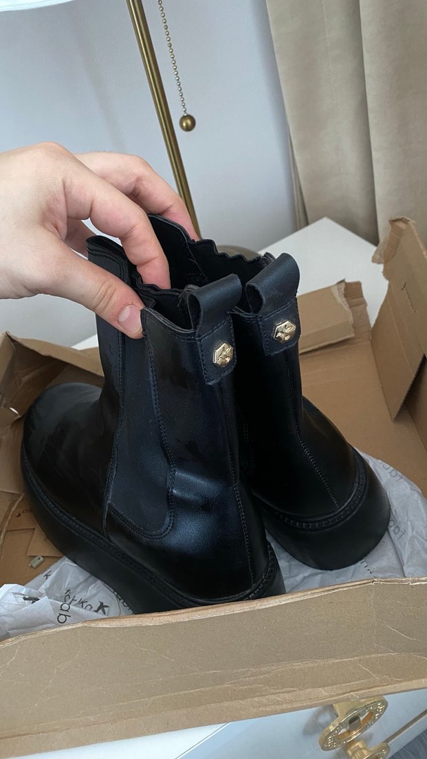 Siyah Deri Fabrika Bot - Görsel 4