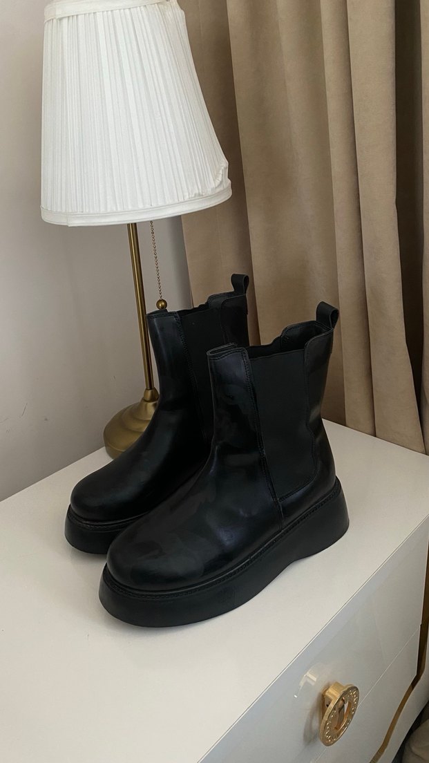 Siyah Deri Fabrika Bot - Görsel 2