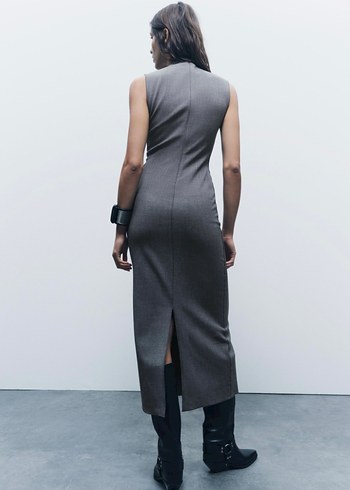 Gri Uzun Yüksek Yakalı Kolsuz Elbise - Görsel 2