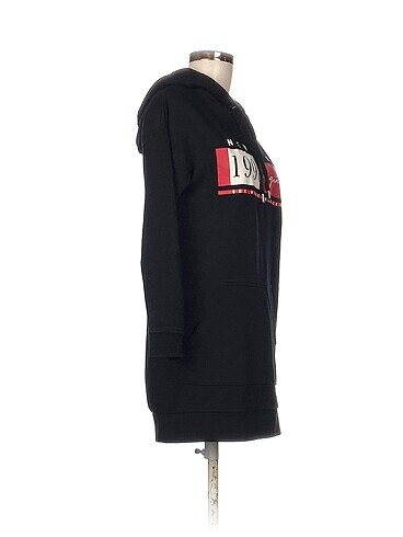 H&M H&M Kısa Elbise %70 İndirimli.