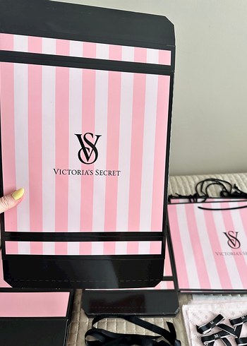 Victoria s Secret Parlak Pembe Victoria's Secret Makyaj Organizeri