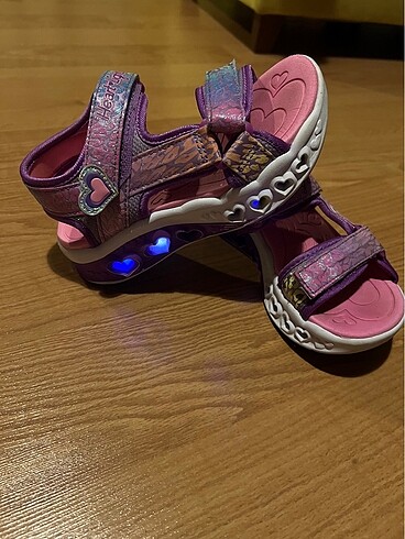 Skechers 29 numara kız çocuk ışıklı sandalet