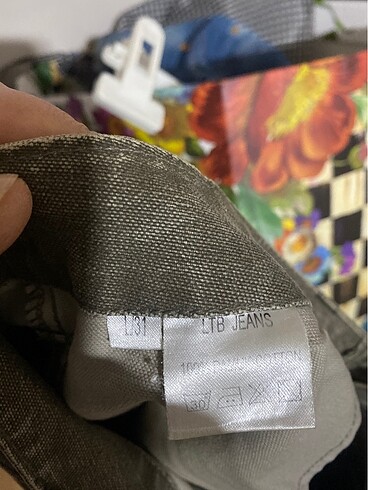 l/xl Beden haki Renk Deri andıran bir kumaşı var