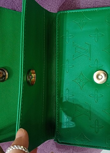 Beden yeşil Renk Louis Vuitton çift kapaklı cüzdan