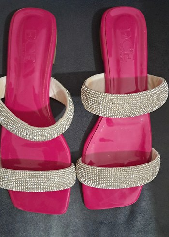 Zara Pembe Taşlı İnce Topuklu Kadın Terlik