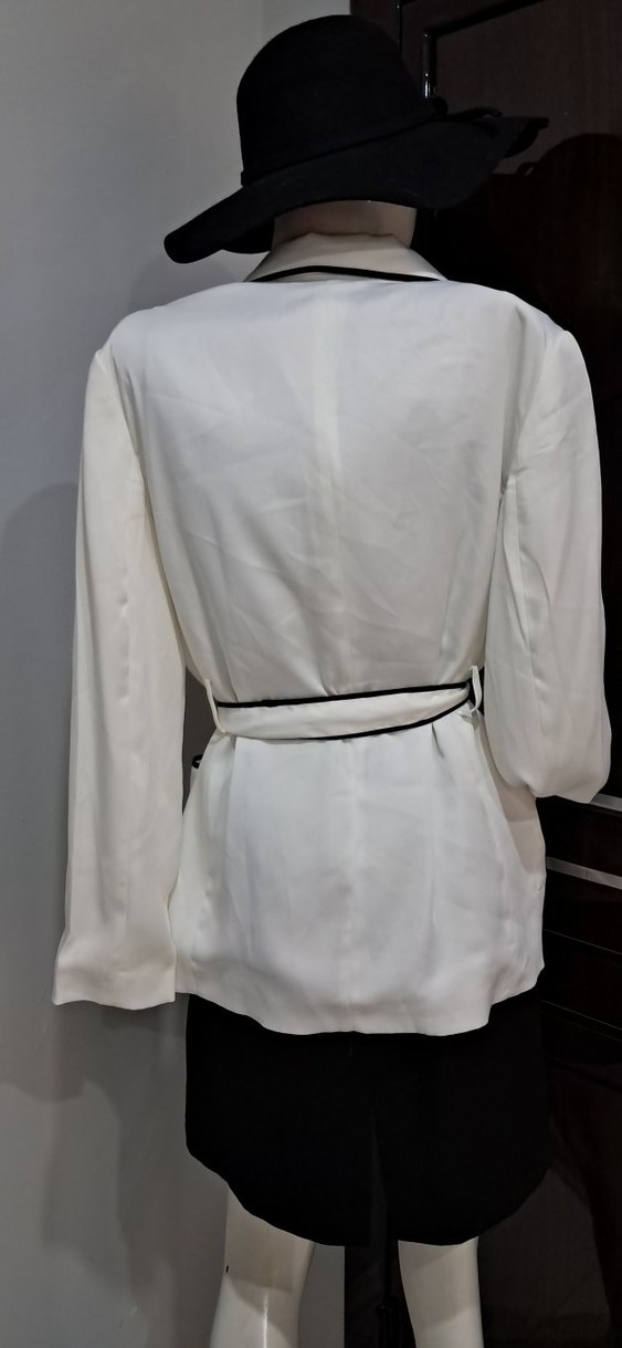 Beyaz ceket - Görsel 3