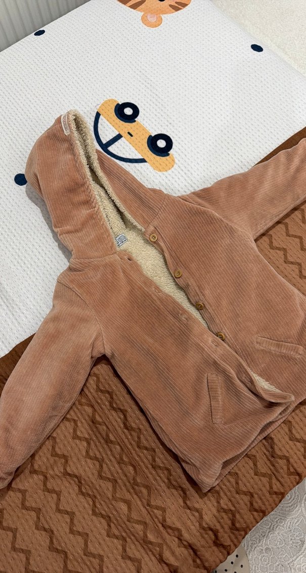 Kapüşonlu Düğmeli Erkek Çocuk Kaban - Görsel 3