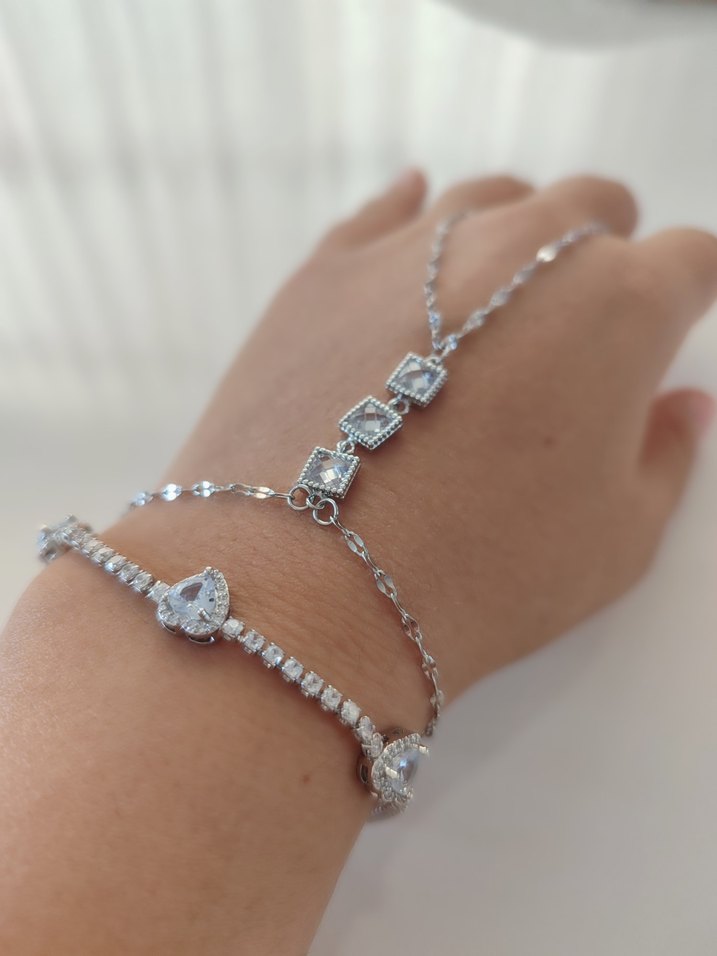 Zincir Detaylı Beyaz Bayan El Zinciri - Görsel 3