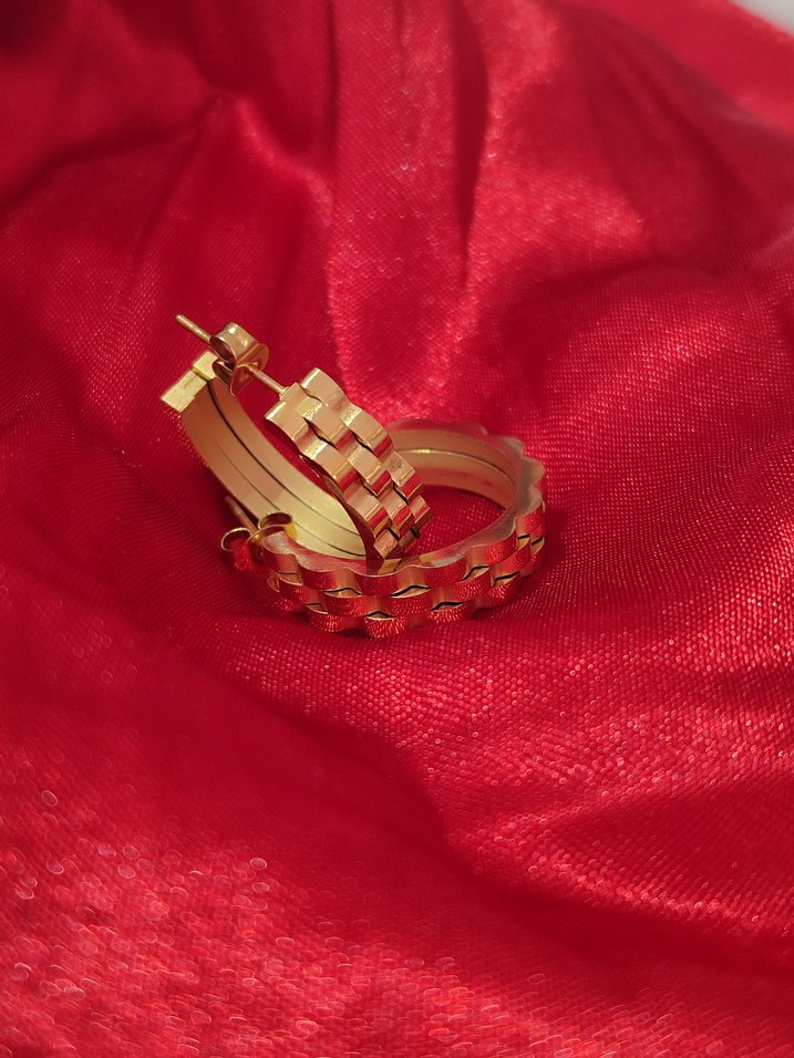 Altın Zincir Detaylı Mini Küpe - Görsel 2