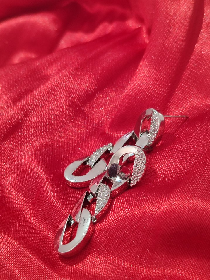 Zincir Detaylı Uzun Kadın Küpe - Görsel 2