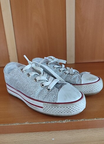 Beyaz kız çocuğu simli Converse