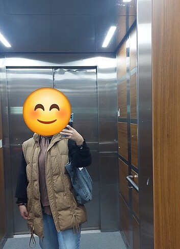 güzel kombinlenen tarçın rengi yelek