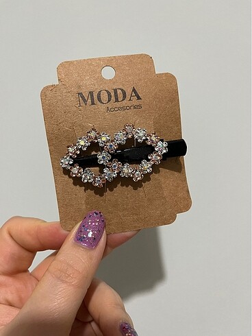 Zara Pembiş çiçek detaylı toka