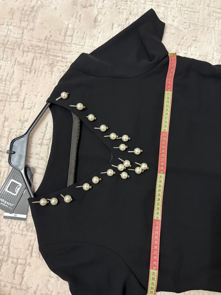 İnci Detaylı Siyah V Yaka Elbise - Görsel 5