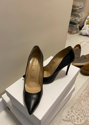 Siyah Rugan Deri Stiletto Topuklu Kadın Ayakkabı - Görsel 3