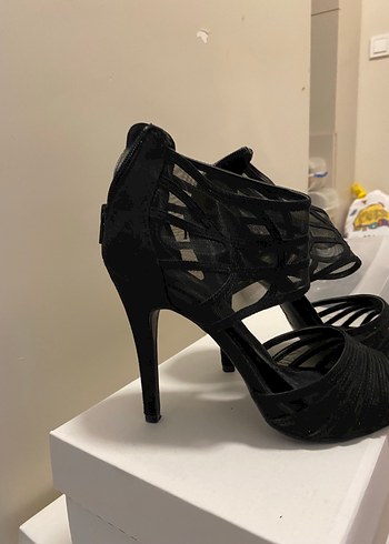 Siyah Dantel Desenli Stiletto Topuklu Kadın Ayakkabı - Görsel 3