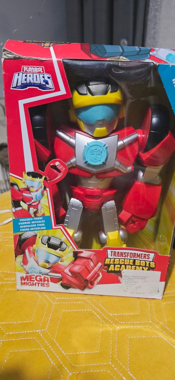 Toys'R'Us Renkli Kırmızı Aksiyon Figürü - Görsel 2